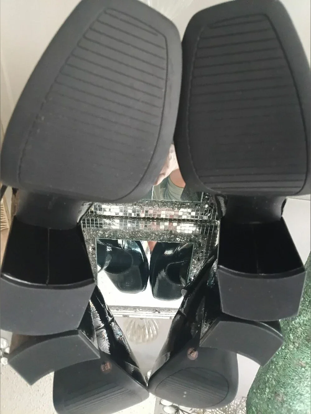 Kenneth Cole Black Patent Platform Mary Jane Pump